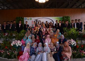 Puncak Acara Perpisahan SMK Dharma Bhakti 4 Jambi Tahun 2019 Foto Bersama Seluruh Siswa-Siswi SMK Dharma Bhakti 4 Jambi
