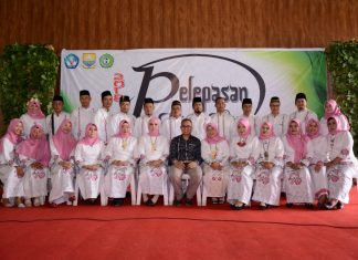 Perpisahan SMK DB 4 Jambi-Part 2 Foto Bersama Tamu Undagan Beserta Majelis Guru SMK DB 4 Jambi