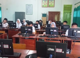 Hari Pertama Ujian Semester Berbasis Komputer (USBK) SMK Dharma Bhakti 4 Jambi Hari Pertama Ujian Semester Berbasis Komputer (USBK) SMK Dharma Bhakti 4 Jambi
