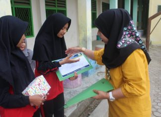 Pembagian Raport Semester Genap Tahun Ajaran 2018/2019 SMK Dharma Bhakti 4 Jambi Pembagian Raport Semester Genap Tahun Ajaran 2018/2019 SMK Dharma Bhakti 4 Jambi