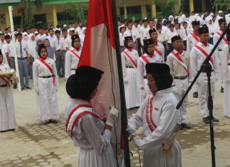 Upacara Memperingati HUT RI Ke-74 SMK Dharma Bhakti 4 Kota Jambi Upacara Memperingati HUT RI Ke-74 SMK Dharma Bhakti 4 Kota Jambi