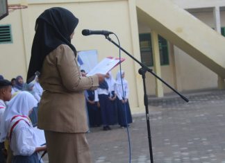 Upacara Memperingati Hari Kesaktian Pancasila di SMK Dharma Bhakti 4 Jambi Upacara Memperingati Hari Kesaktian Pancasila di SMK Dharma Bhakti 4 JambiUpacara Memperingati Hari Kesaktian Pancasila di SMK Dharma Bhakti 4 Jambi