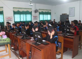 Simulasi UNBK Tahap Pertama SMK Dharma Bhakti 4 Jambi Simulasi UNBK Tahap Pertama SMK Dharma Bhakti 4 Jambi